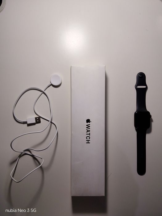 Продам Apple Watch SE, 44 мм.