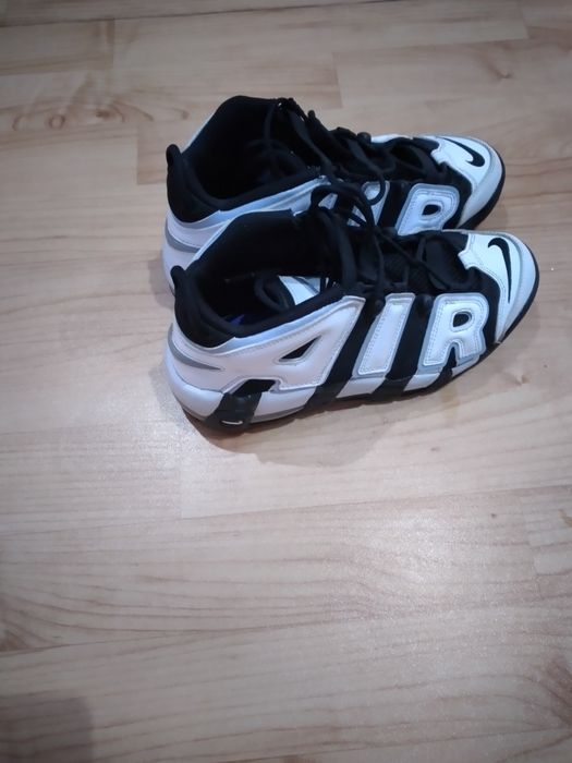 Vând papuci NIKE AIR pret negociabil marimea 40