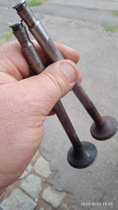 Injectoare,biela cu piston Saviem,cuzineti,supape,arcuri