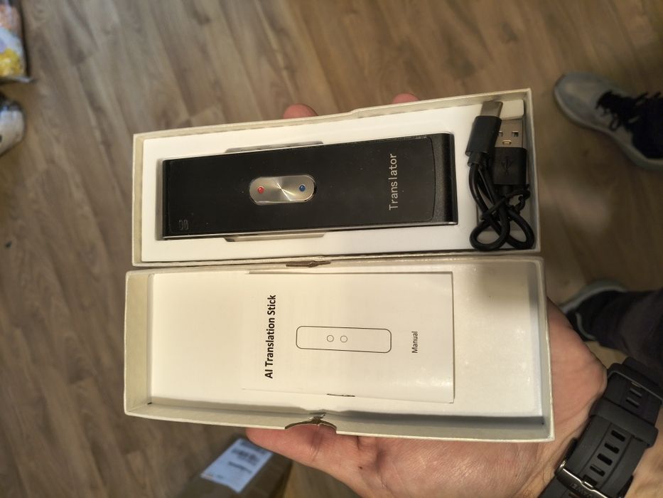 Traducător Vocal AI Portabil 100+ Limbi USB-C Bluetooth