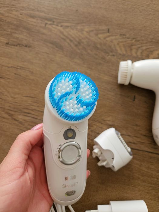 Set Epilator Braun Silk-Epil 7 si Perie exfoliere corporala si faciala