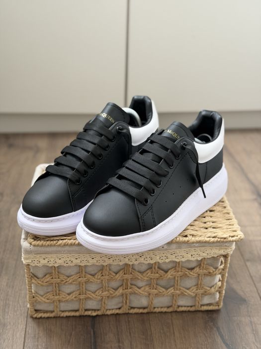 Adidasi ALEXANDER McQueen Negrii Baieti | Fete | Model unisex | Alexander Mcqueen ALB | ALexander McQueen Negru Alb | Alexander McQueen Negru