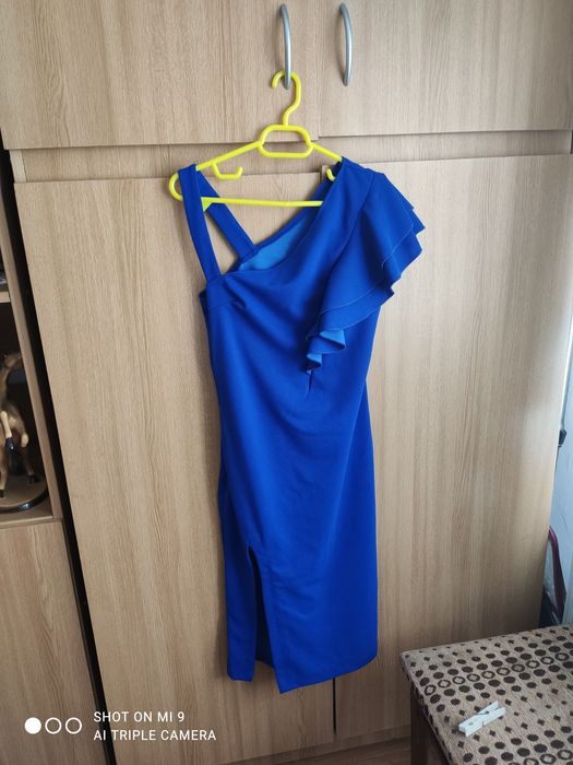 Rochie albastra royal cu volane perfecta ptr cununie