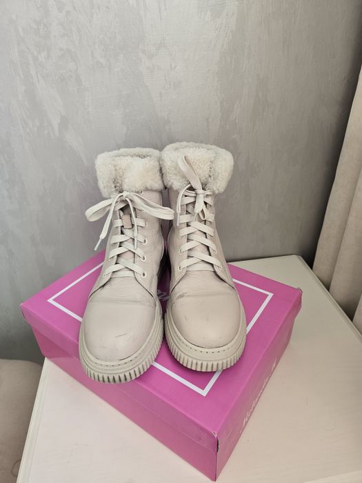 Продам зимние ботинки