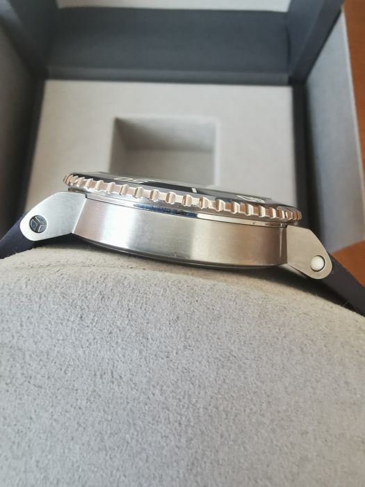 Часовник ORIS AQUIS Date