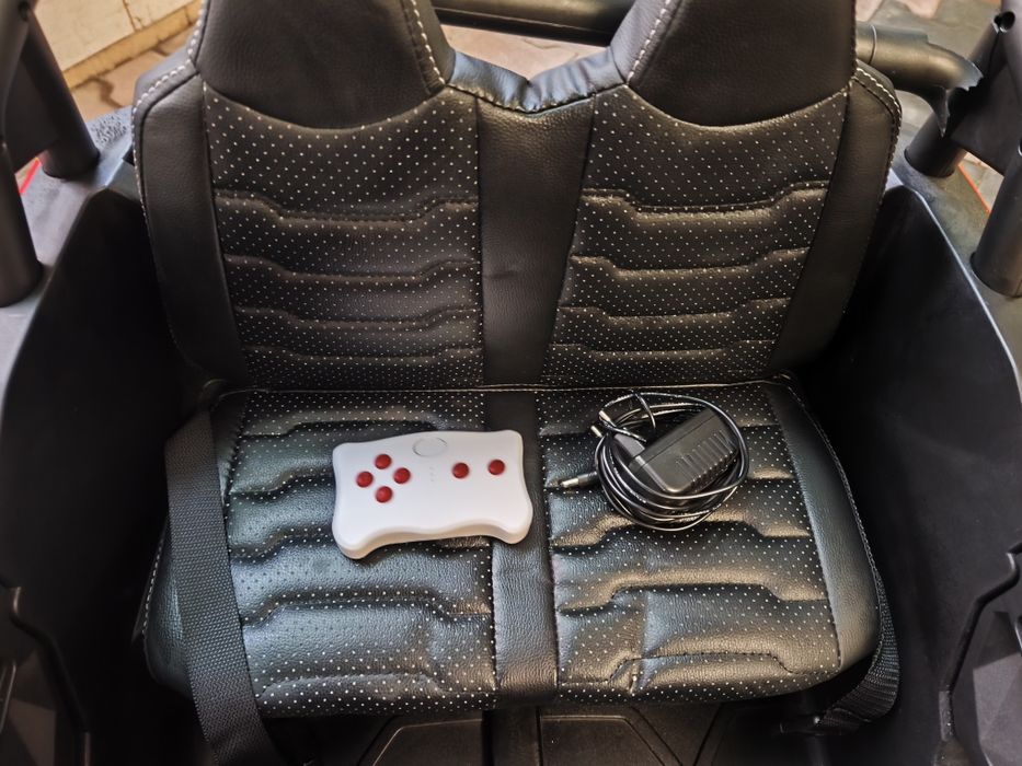 Mașinuța electrică 4x4 cu telecomandă copii