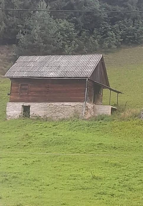 Vând grajd în stare foarte bună!