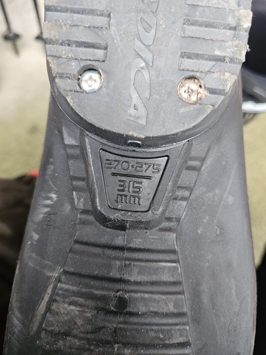 Ски, ски обувки и щеки