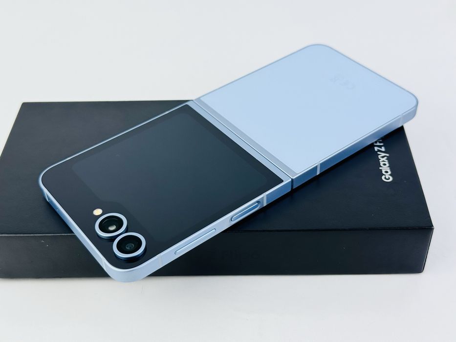 Samsung Galaxy Z Flip 6 5G 256GB 12RAM Blue Отличен!