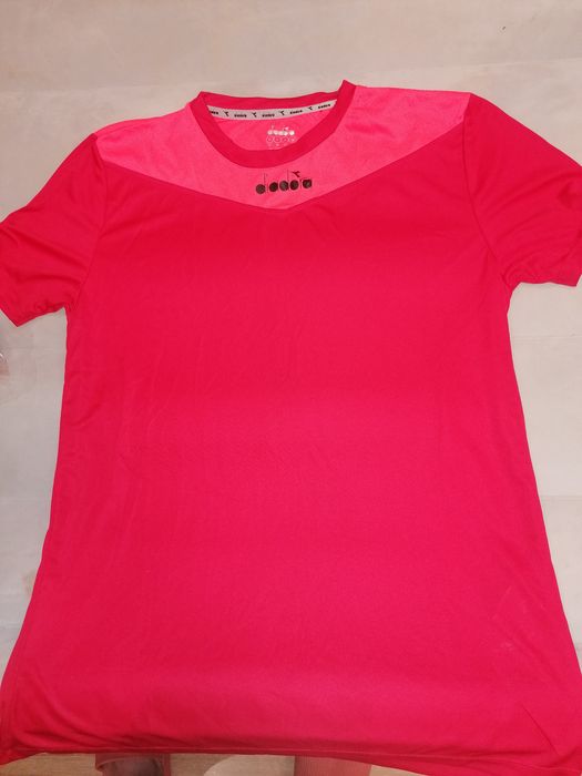 Diadora Vesta și tricou