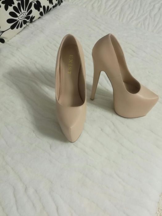 Pantofi cu toc si platforma bej