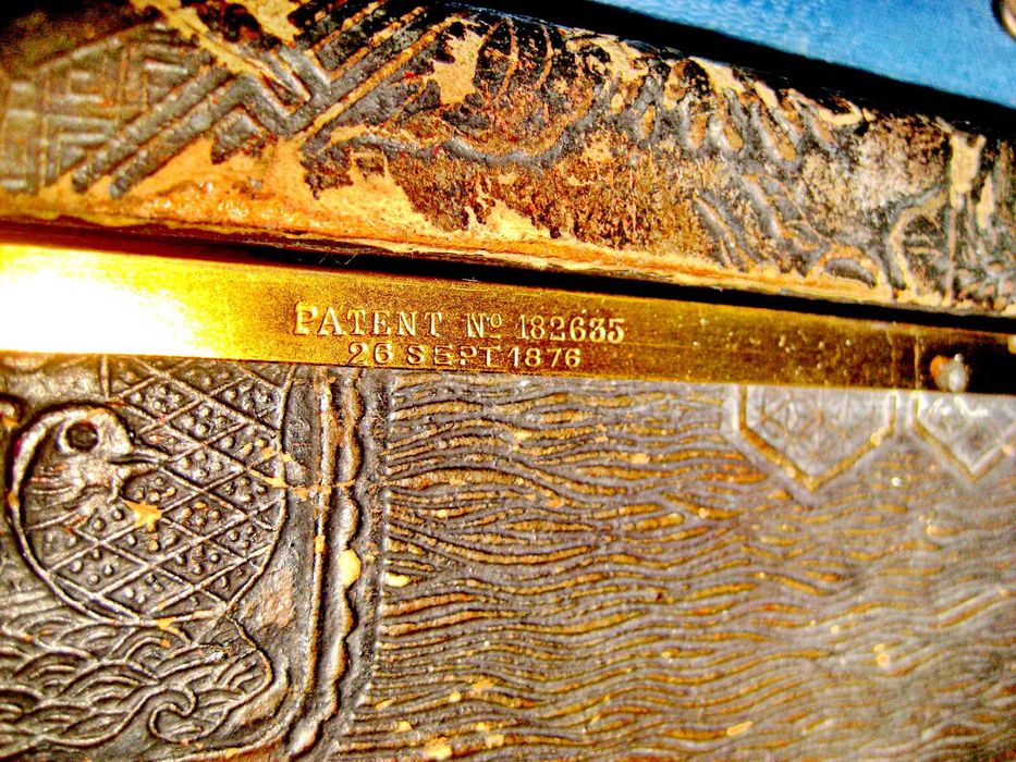 B119-I-Oglinda Triptic Franta Patent 1876 Rama Dronze D`ore.