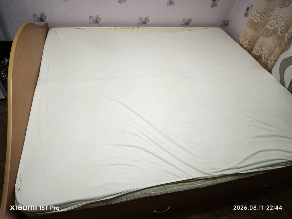 Продам кровать двухспальную