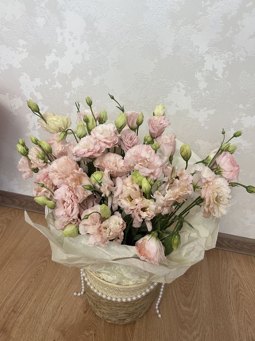 Продам  цветы в корзинке бу