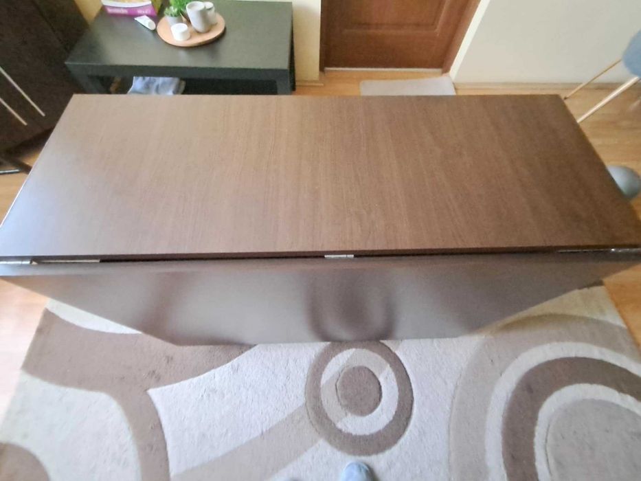 Vând masă rabatabilă cu 4 scaune incluse