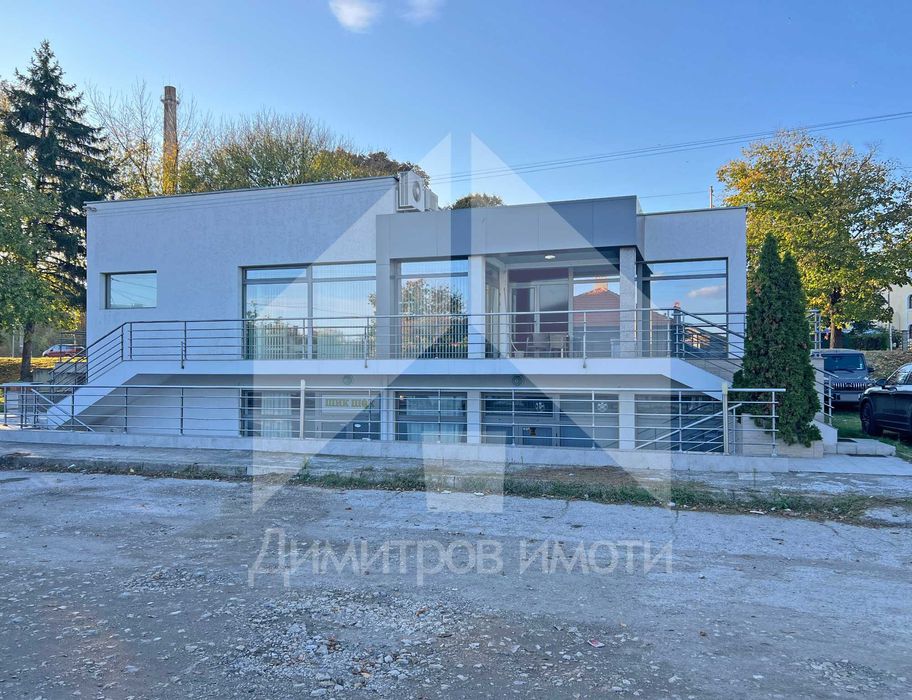 Продава двуетажен търговски обект - магазин в гр. Нови пазар.