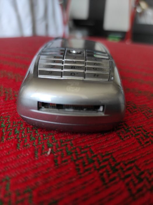 Telefon  Motorola cu taste în perfectă stare de funcționare.