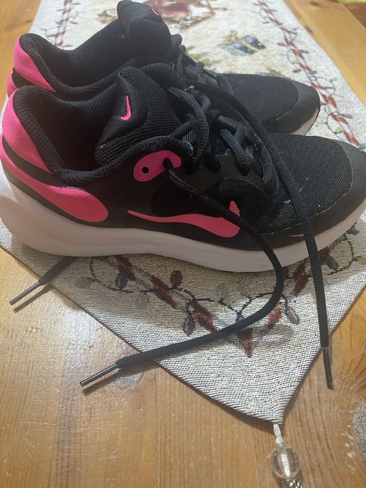 Маратонки Adidas i Nike