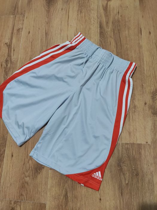 Pantaloni scurți Adidas mărimea S