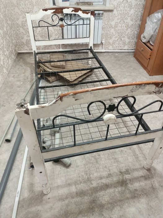 Продаю железную  кровать