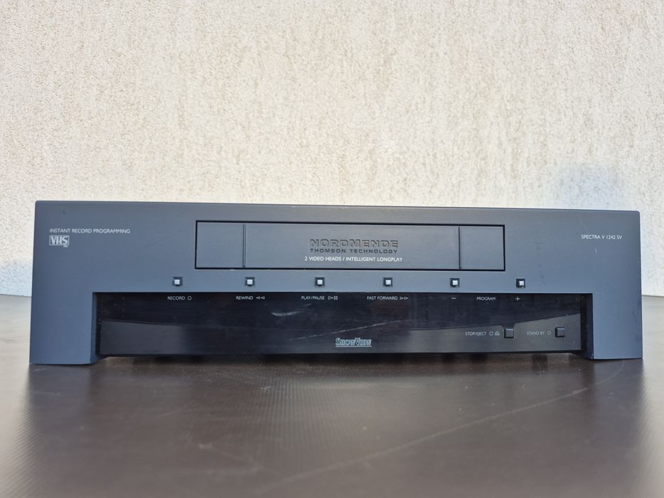 Vând video  recorder marca Nordmende Spectra model V1242SV ,fabricat made in Singapore 

- OSD MENU CONTROL 

- Digital Studio Picture Control

- NT