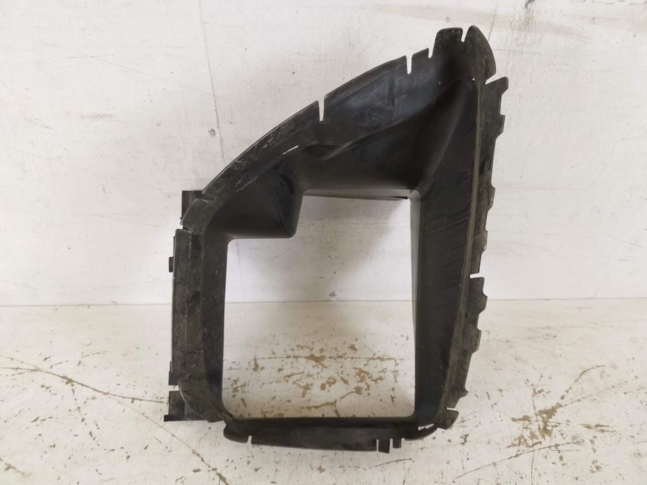 Ауди Q7 / Audi Q7 [ - ] Оригинален Въздушен Дефлектор В Добро Състояни