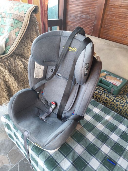 Vând scaun auto 0.36kg