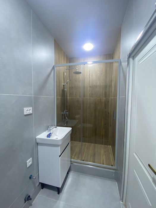 Продаеться 2 ком квартира.Новая все мебельи оборудование новые