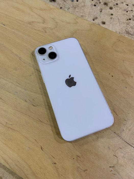 продам IPhone 13