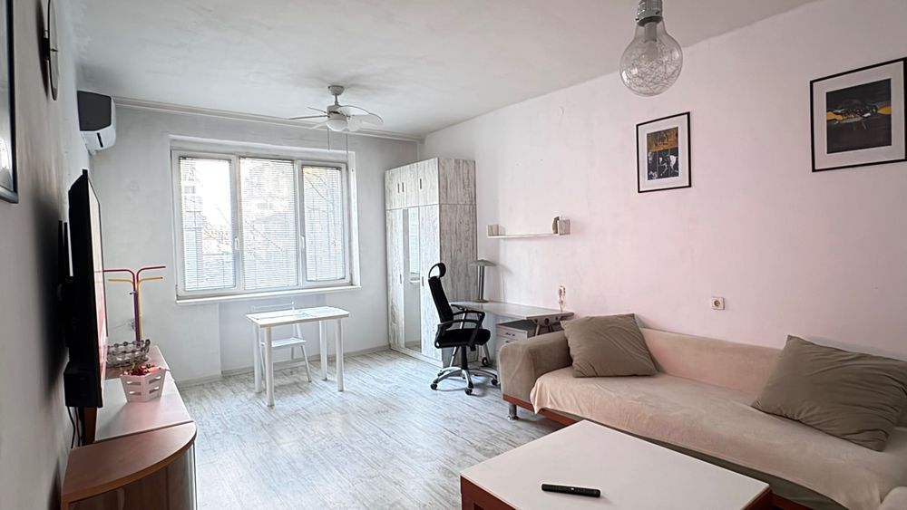 Дава се под наем Двустаен апартамент в Варна, Червен площад - 55 кв.м за 500 € - Снимка #2