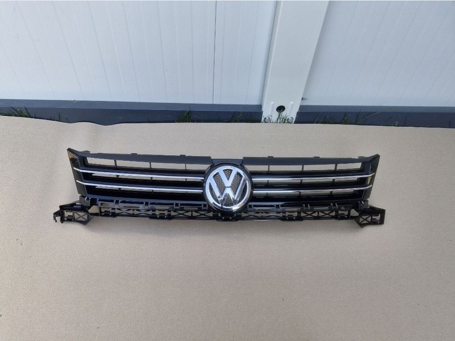 Grila centrala Vw Touran Caddy 2010-2015 HIGHLINE NOUA