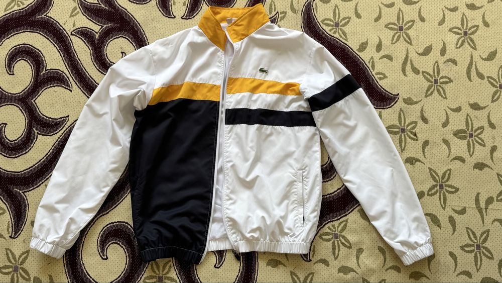 Ветровка от бренда «Lacoste”
