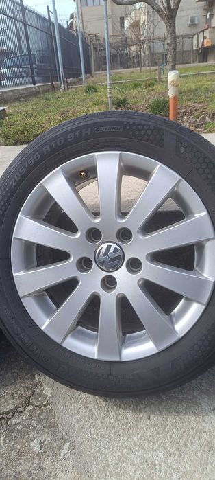 Продавам комплект оригинални джанти VW с летни гуми Humko
