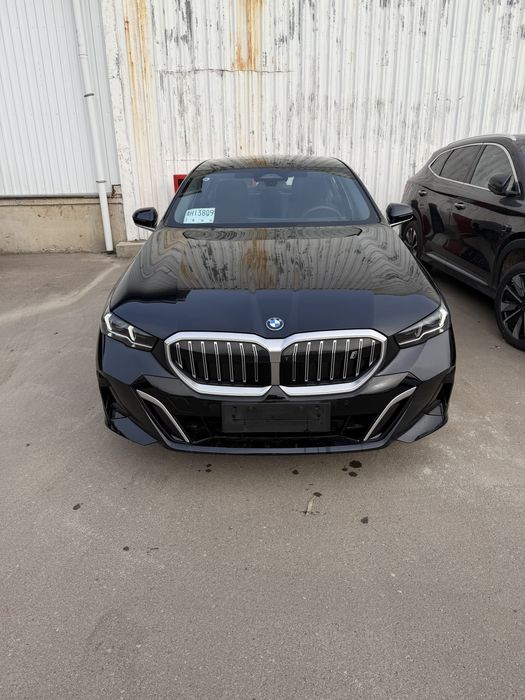 BMW i5 40L M sport
