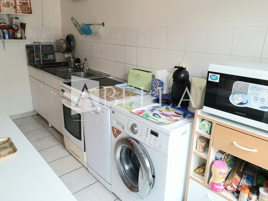 Продава се Тристаен апартамент в София, Център - 77 кв.м за 1722 €/кв.м - Снимка #3