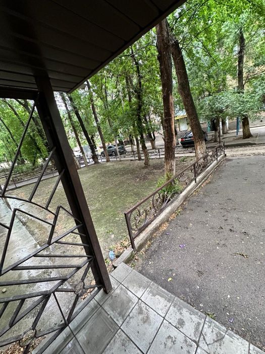 9мкр 59дом, 2- бөлмелі кв, 2 этажда, углавой емес