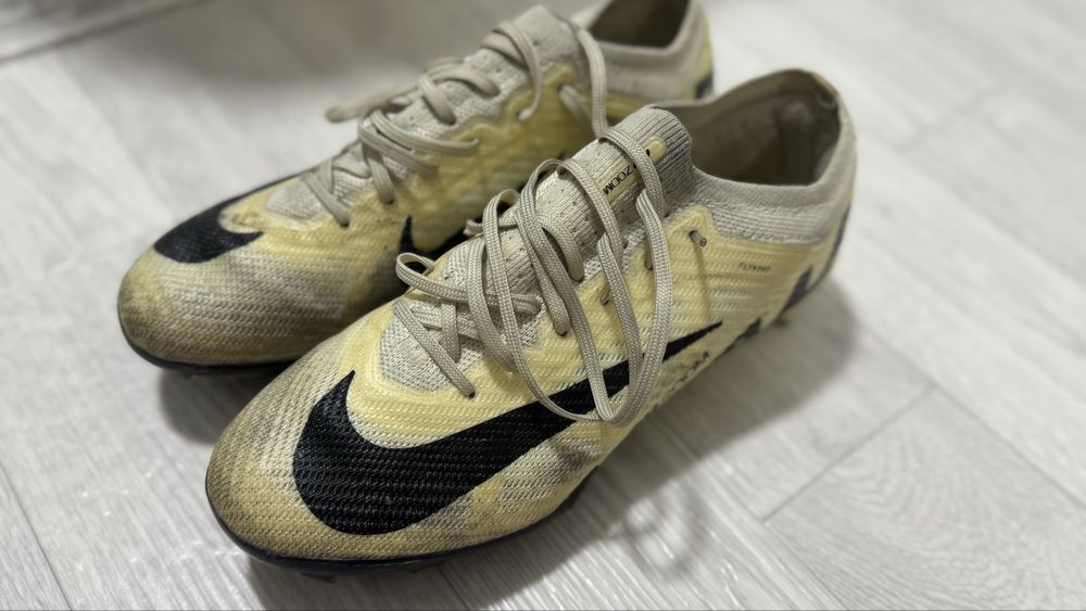 Фтбольшые бутсы