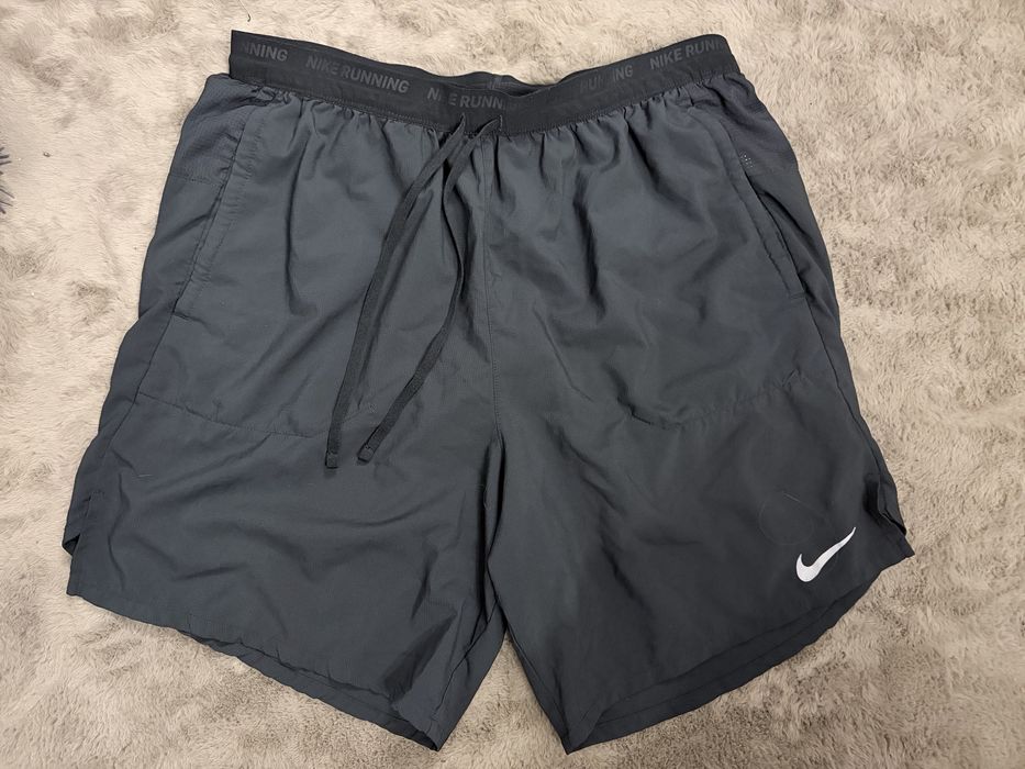 Къси спортни гащи на NIKE