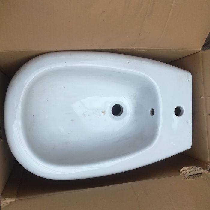 Беде белый глянец напольный с смесителем.