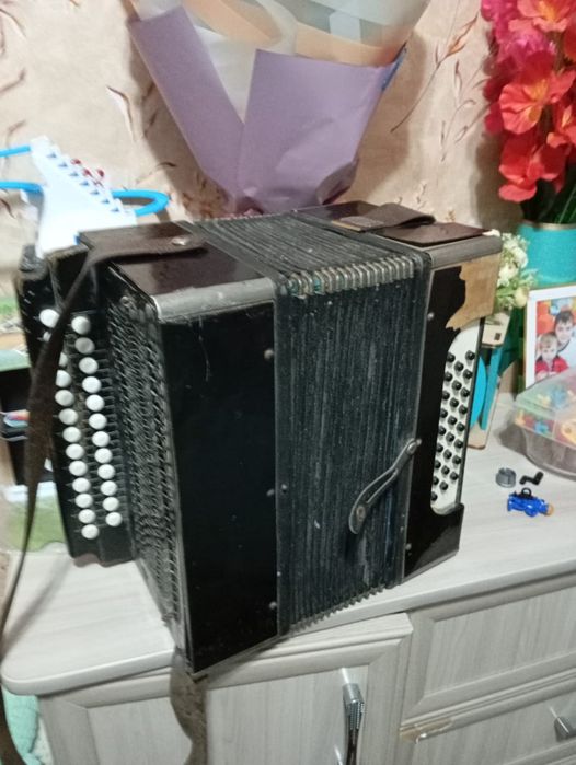 Продам гармонь 25000