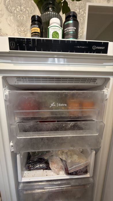 Продается морозилка Indesit