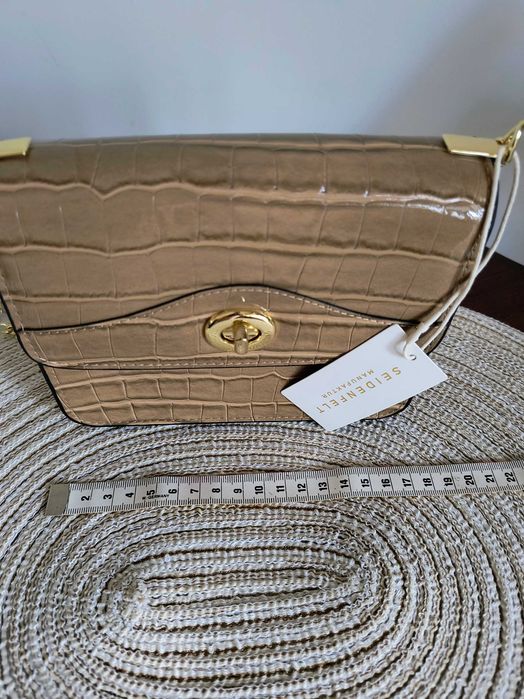Poșetă Seidenfelt Manufaktur – Tuuli Small Crossbody în nuanța Sand/Gold.
