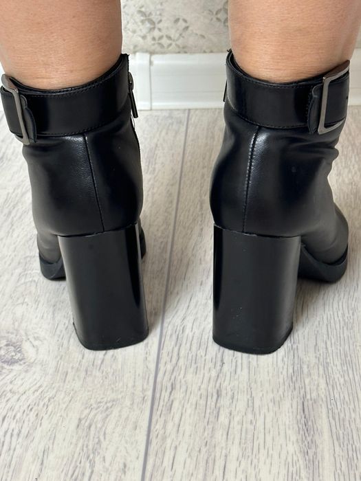 Продам ботильоны женские