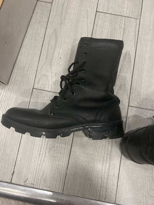 Продам берцы новые 2 пары 39 размер