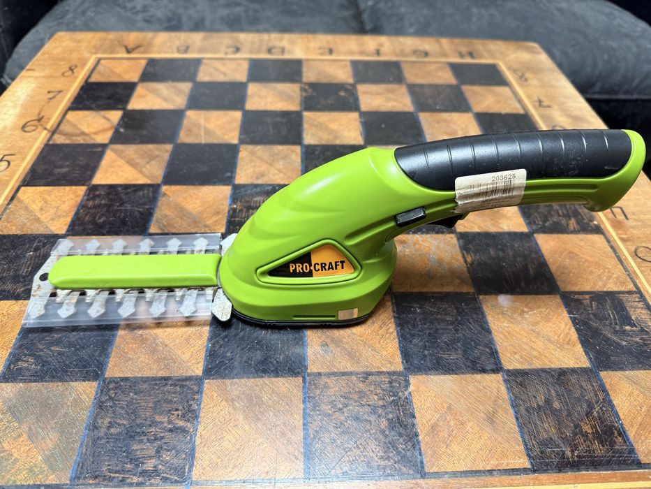 Акумулаторна ножица за трева и храсти