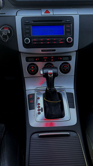 Volkswagen Passat B6 2.0tdi 140 cp DSG 2007 highline impecabil