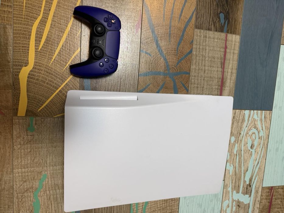 Playstation 5 с джоистик и игри