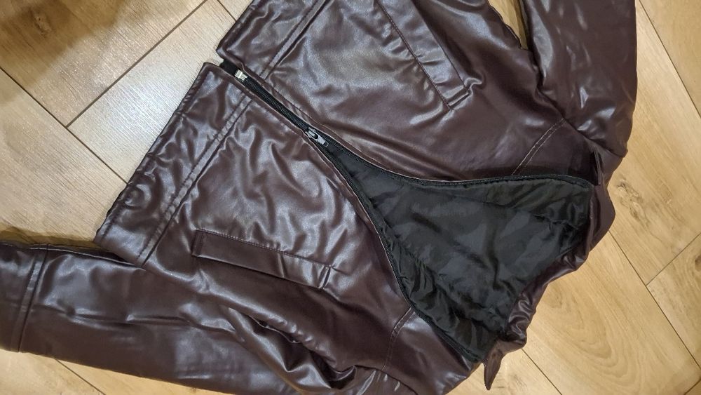 Ново, късо, кожено, тъмно виолетово яке