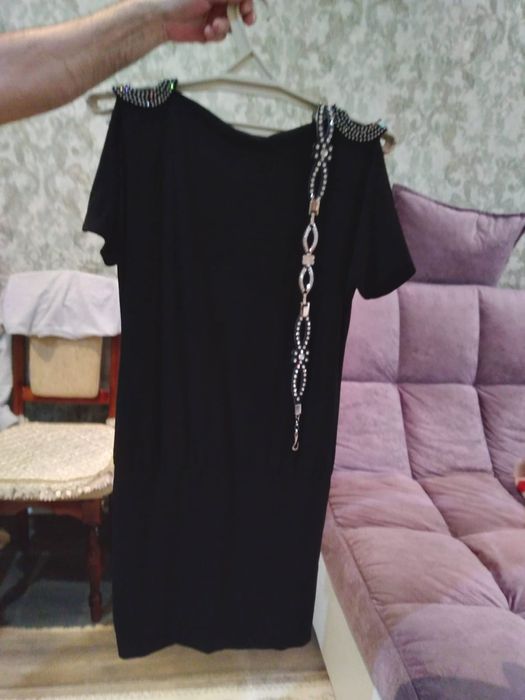 Продам чёрное платье