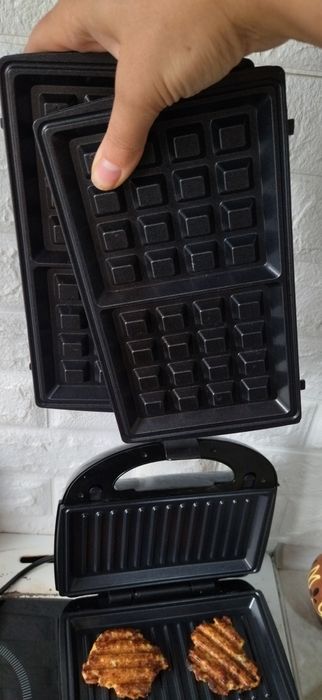 Продам вафельницу новая!